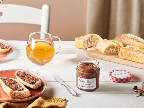 Photo de mise en situation de Pâte à Tartiner Noisettes et Cacao et son tartineur en métal Bonne Maman - Bonne Maman - 4